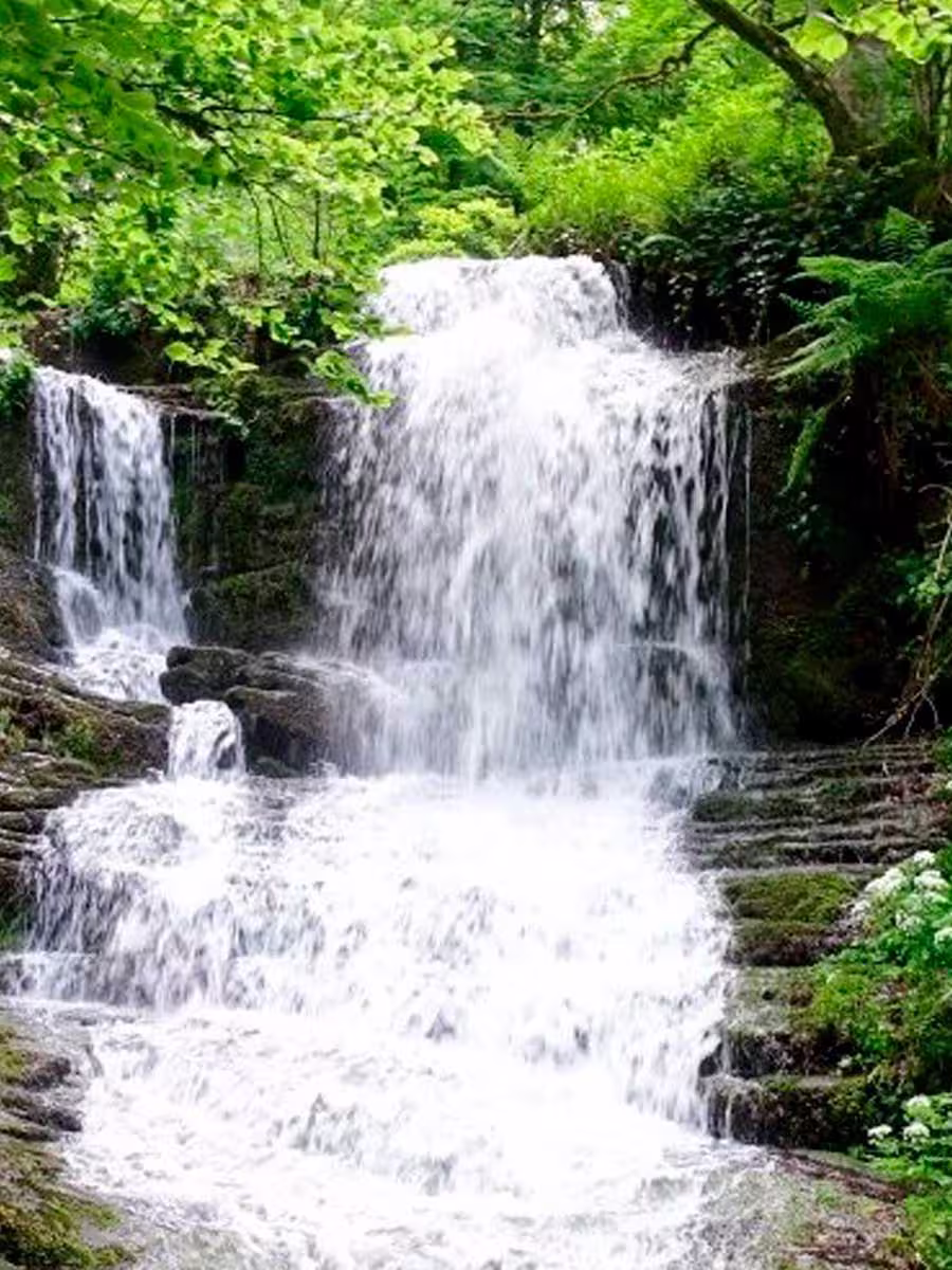 La cascada de Irurrekaeta, a un paso